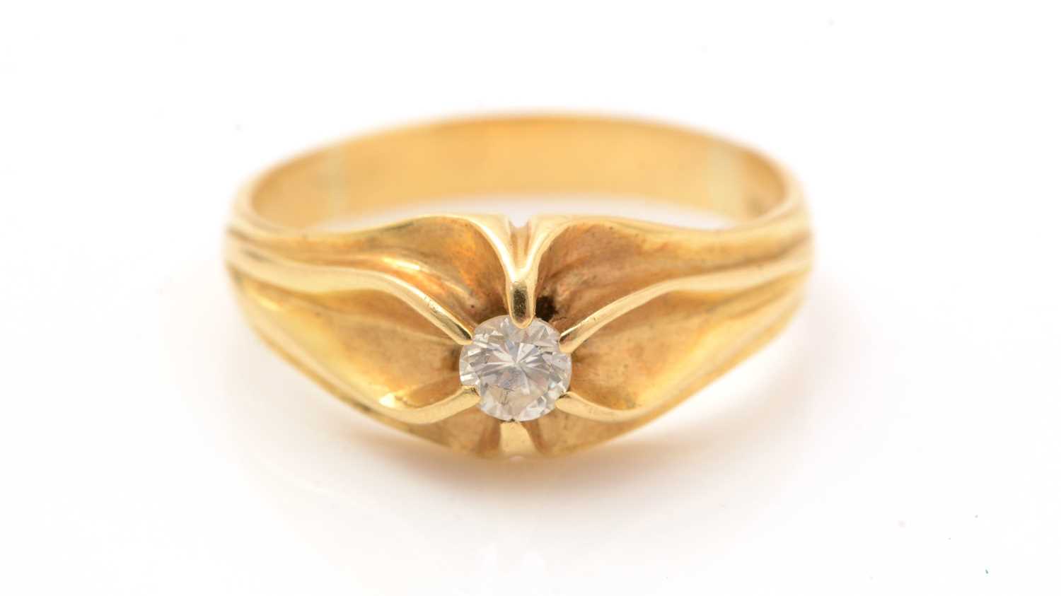 Lot 157 - A single stone diamond ring
