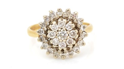 Lot 522 - A diamond cluster ring