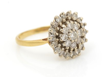 Lot 522 - A diamond cluster ring