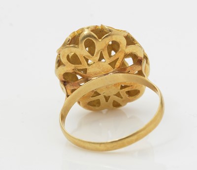 Lot 524 - A modern design 18ct yellow gold ring