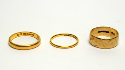 Lot 140 - Three gold rings.