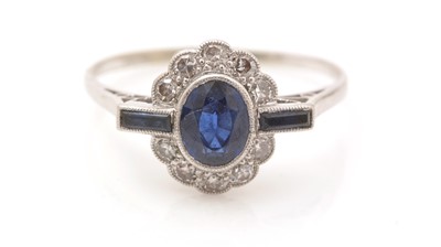 Lot 134 - A sapphire and diamond Art Deco ring