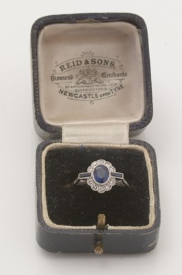 Lot 134 - A sapphire and diamond Art Deco ring