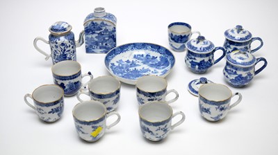 Lot 859 - Group of Chinese export blue and white porcelain