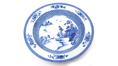 Lot 852 - Chinese export basin