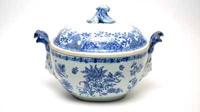 Lot 853 - Chinese export blue and white tureen