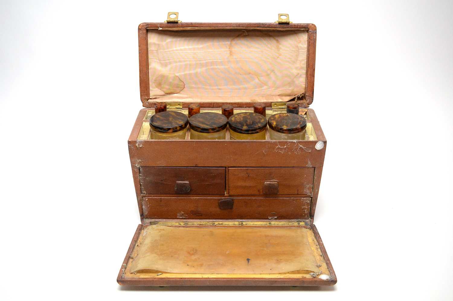 Lot 214 - An early 20th Century leather travelling vanity case and contents.