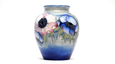 Lot 895 - Moorcroft vase