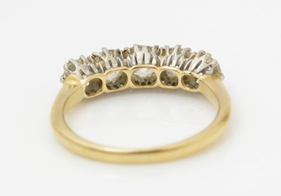Lot 525 - A Victorian five stone diamond ring