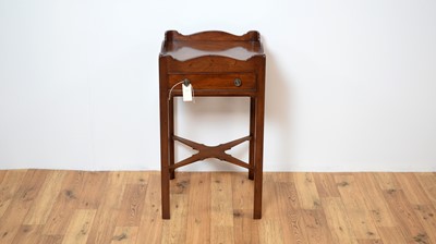 Lot 5 - A Georgian-style gallery topped bedside table