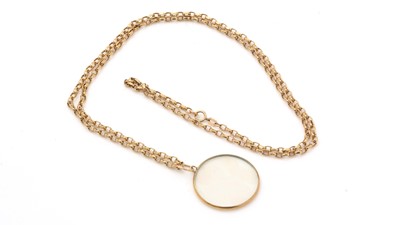 Lot 136 - A hologram pendant in 9ct gold mount and on 9ct yellow gold circular link chain