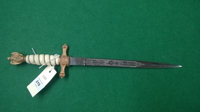 Lot 219 - A German Second World War Kriegsmarine Officer's dagger