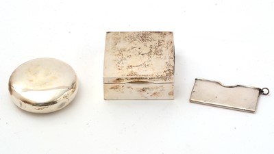 Lot 233 - A selection of jewellery and silver items