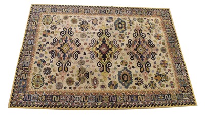 Lot 1021 - A fine Tetex carpet