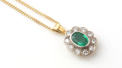 Lot 502 - An emerald and diamond cluster pendant