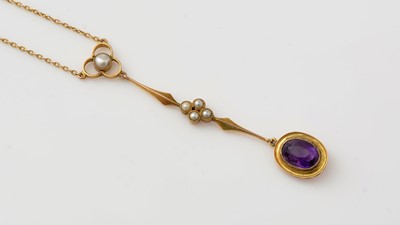 Lot 412 - An Edwardian amethyst and seed pearl necklace