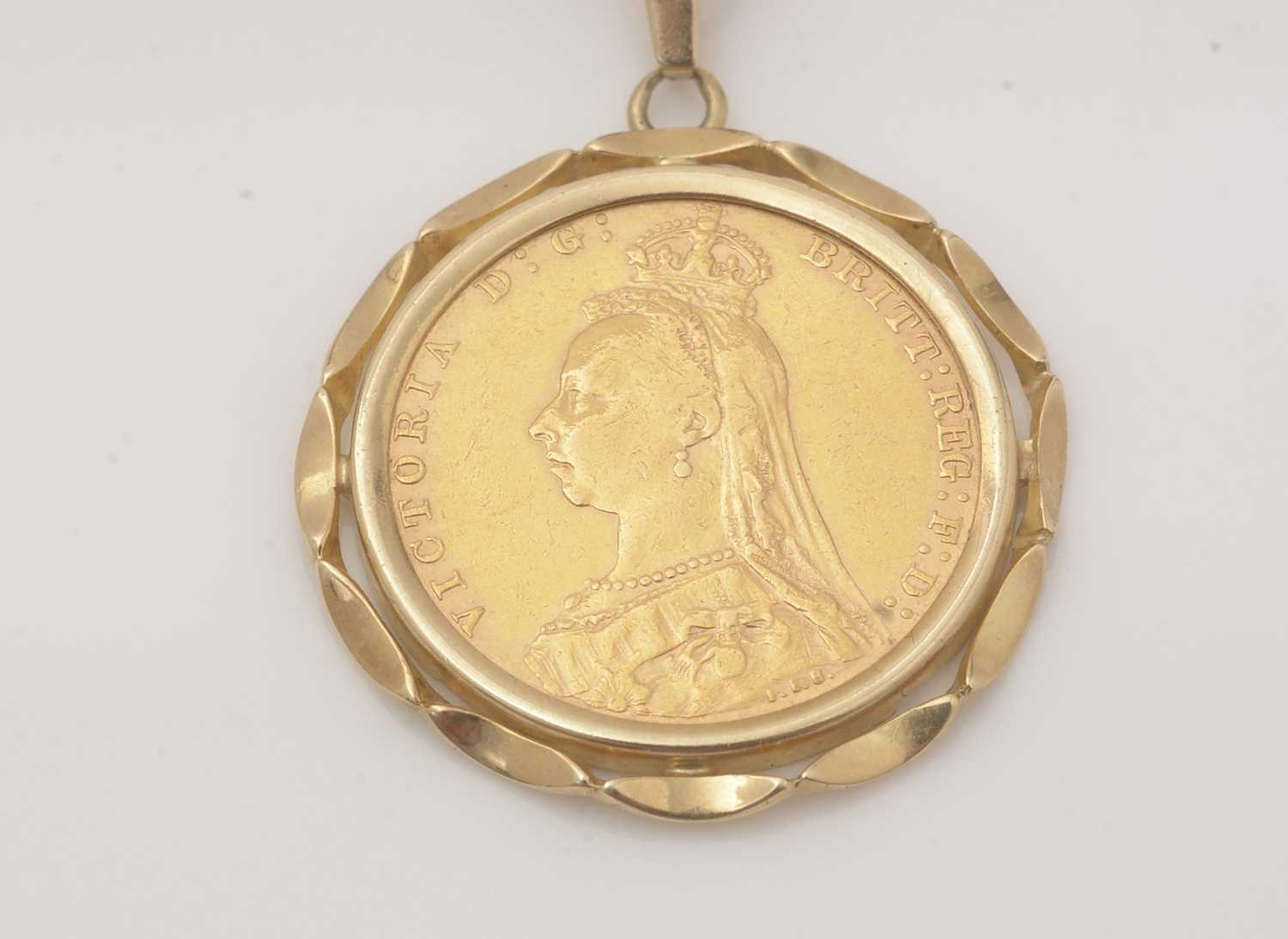 Lot 94 - A Queen Victoria gold sovereign in 9ct yellow