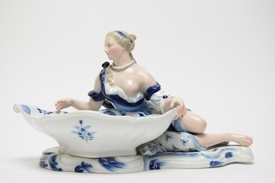 Lot 898 - Pair of Meissen Onion pattern figural sweetmeat dishes