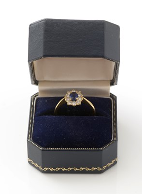 Lot 428 - A sapphire and diamond cluster ring