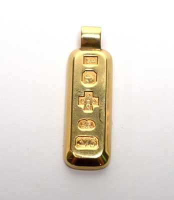 Lot 120 - A 9ct yellow gold ingot pendant