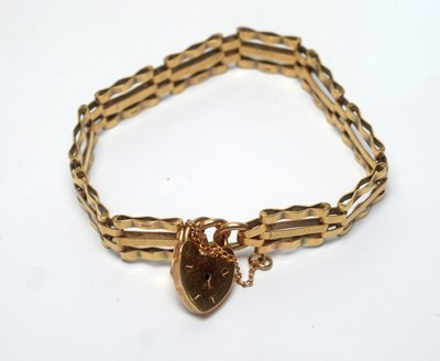 Lot 107 - A 9ct yellow gold gate link bracelet