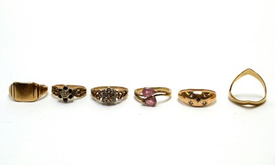 Lot 1001 - Six 9ct gold and yellow metal rings