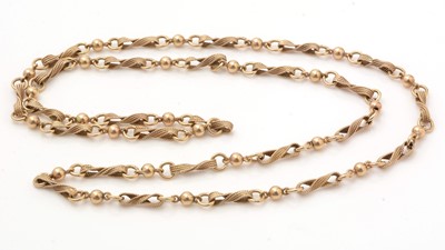 Lot 100 - A 9ct yellow gold fancy link chain