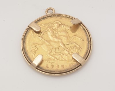 Lot 99 - An Elizabeth II gold half sovereign pendant