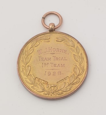 Lot 107 - A 9ct yellow gold North East Automobile Association medal