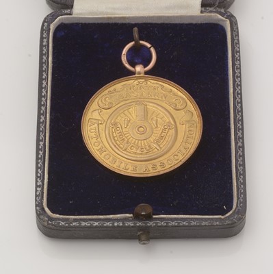 Lot 107 - A 9ct yellow gold North East Automobile Association medal