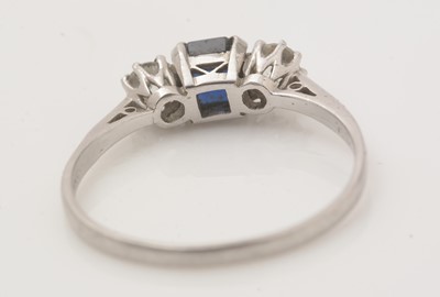 Lot 108 - A sapphire and diamond ring