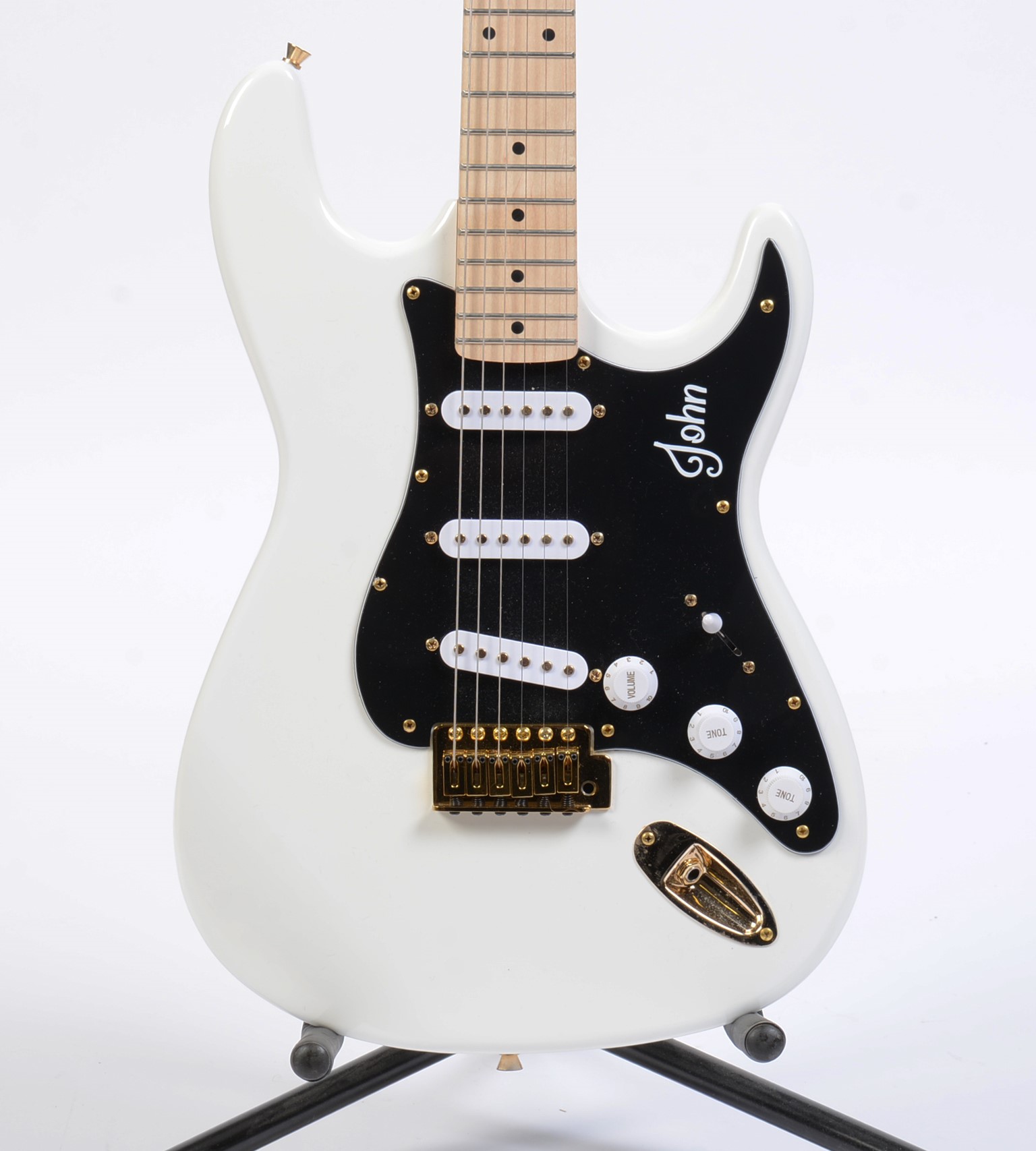 Lot 124 - Stratocaster style guitar