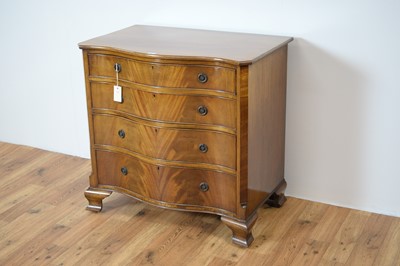 Lot 23 - An early 20th Century serpentine mahogany chest of drawers
