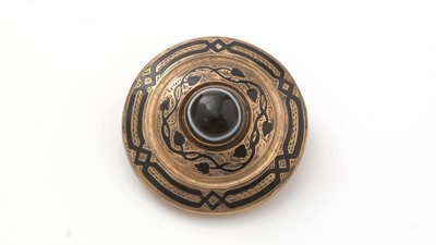 Lot 508 - A Victorian Etruscan Revival mourning brooch