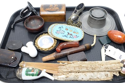 Lot 251 - Assorted collectibles