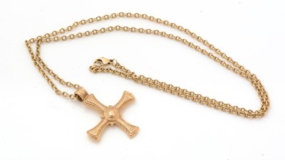 Lot 198 - A 9ct yellow gold St Cuthbert's cross pattern pendant, on cable link chain