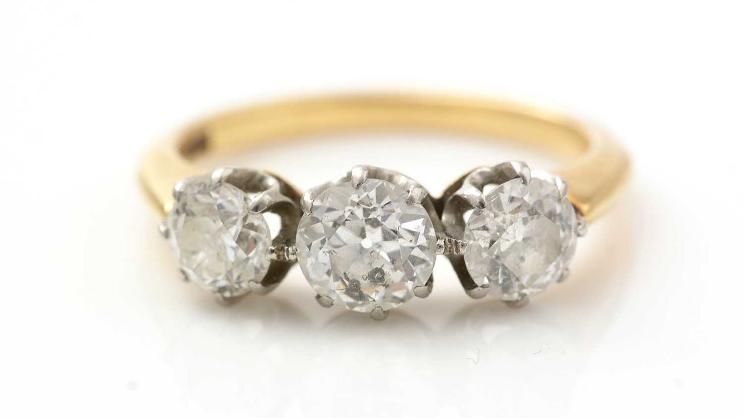 Lot 402 - A three-stone diamond ring