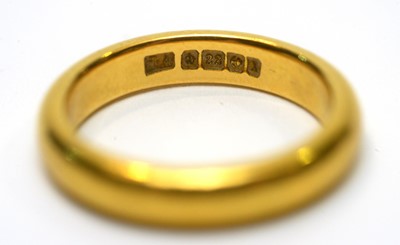 Lot 173 - A 22ct yellow gold wedding ring