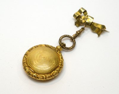 Lot 172 - A 19th Century yellow gold vinaigrette locket