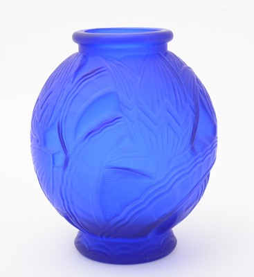 Lot 137 - Pierre D'Avesn Water Lily Vase