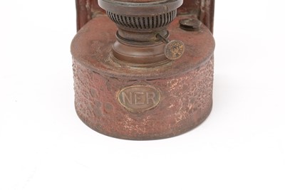 Lot 228 - A North Eastern Railways wall mounting oil lamp