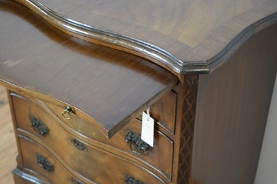 Lot 3 - A 1930s Georgian-style serpentine chest of drawers