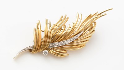 Lot 417 - An 18ct yellow gold and diamond brooch