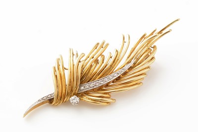 Lot 417 - An 18ct yellow gold and diamond brooch