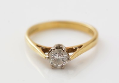 Lot 160 - A solitaire diamond ring
