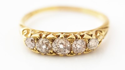 Lot 420 - A Victorian five stone diamond ring