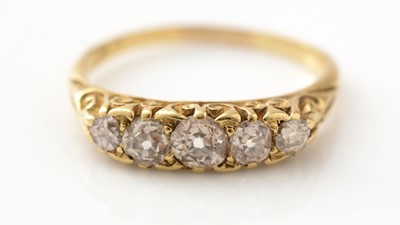Lot 420 - A Victorian five stone diamond ring