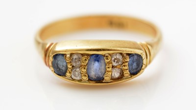Lot 415 - A Victorian sapphire and diamond ring