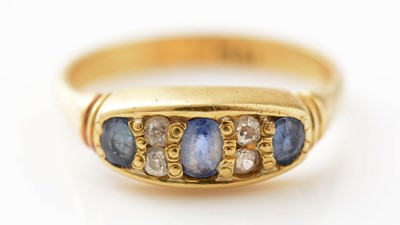 Lot 147 - A Victorian sapphire and diamond ring