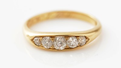 Lot 416 - A Victorian five stone diamond ring